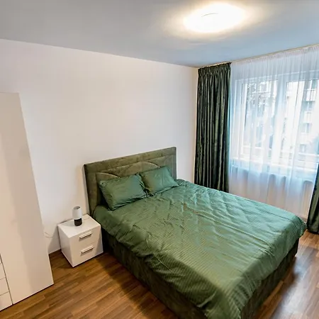 3 Royal Apartment *